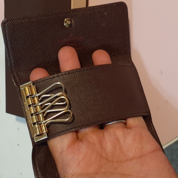 Louie Vuitton Damier Ebene Canvas 4 Key Card Holder - Picture 8 of 12